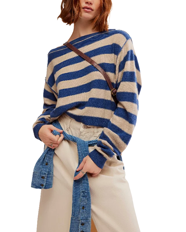 Cute Design Into The Blue Sweatshirt in Blue Combo